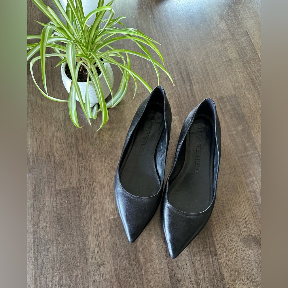 Burberry Black Leather flats with gold detail on heel- size Women’s 39- 8.5 US